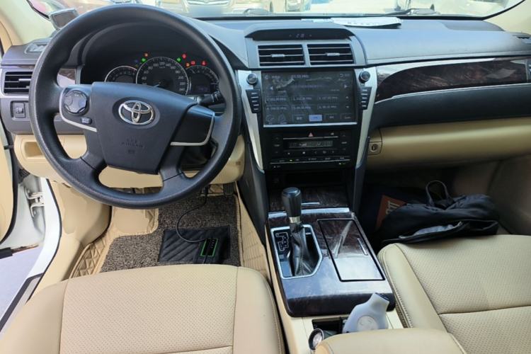 Used Toyota Camry 2016 2.0E 10th Anniversary Elite Edition Center Console