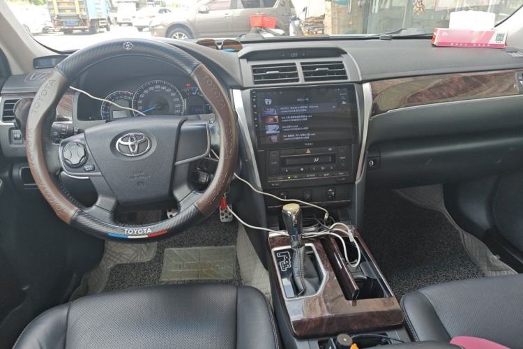 Used Toyota Camry 2016 2.0G 10th Anniversary Leading Edition Center Console