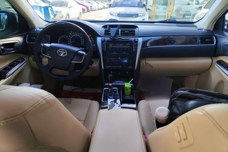 Used Toyota Camry 2016 2.0G 10th Anniversary Leading Edition Center Console