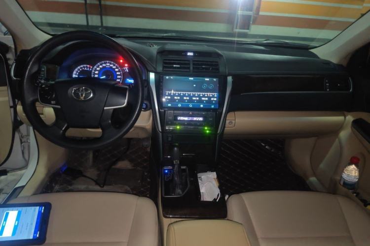 Used Toyota Camry 2016 2.0E 10th Anniversary Elite Edition Center Console