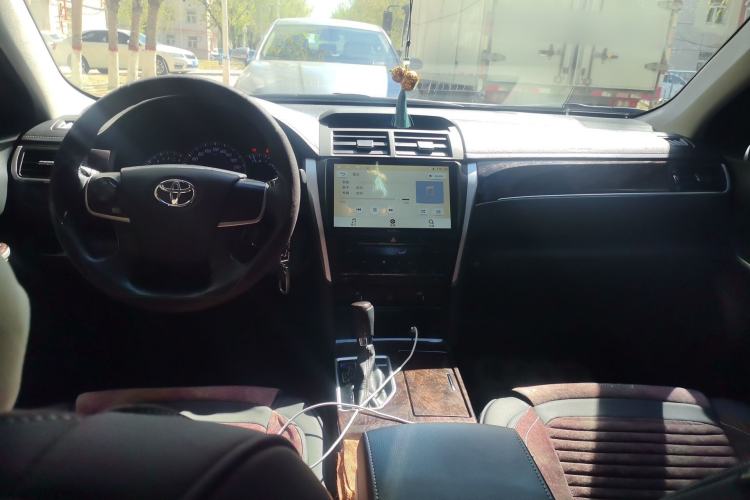 Used Toyota Camry 2016 2.0E 10th Anniversary Elite Edition Center Console