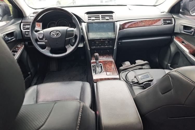 Used Toyota Camry 2016 2.0G 10th Anniversary Leading Edition Center Console