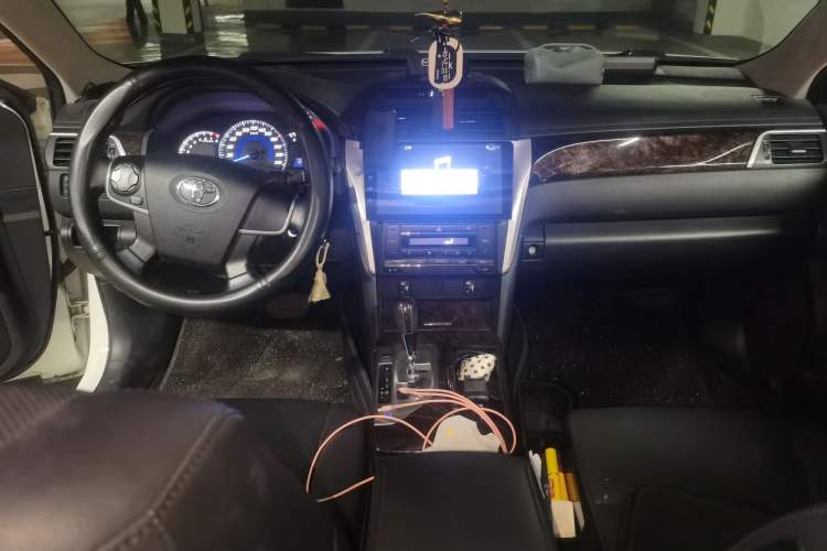 Used Toyota Camry 2016 2.0G 10th Anniversary Leading Edition Center Console