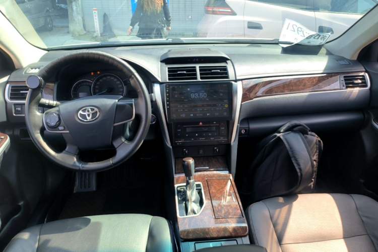 Used Toyota Camry 2016 2.0G 10th Anniversary Leading Edition Center Console