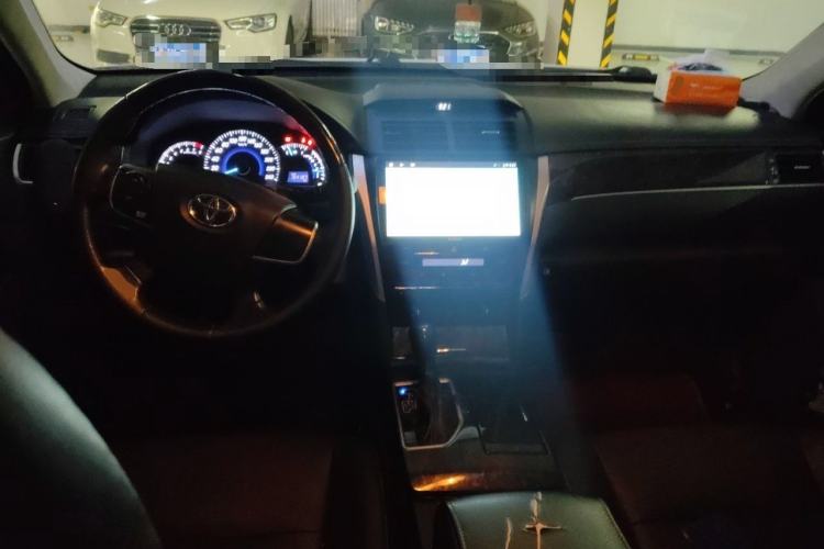 Used Toyota Camry 2016 2.0G 10th Anniversary Leading Edition Center Console