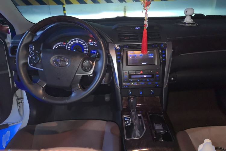 Used Toyota Camry 2016 2.0G 10th Anniversary Luxury Edition Center Console