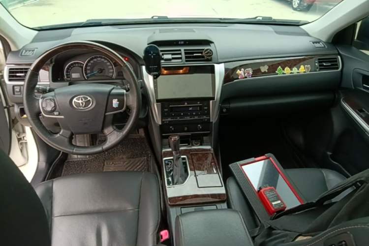 Used Toyota Camry 2016 2.0G 10th Anniversary Leading Edition Center Console