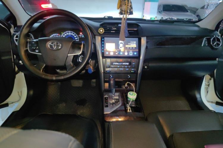 Used Toyota Camry 2016 2.0G 10th Anniversary Leading Edition Center Console