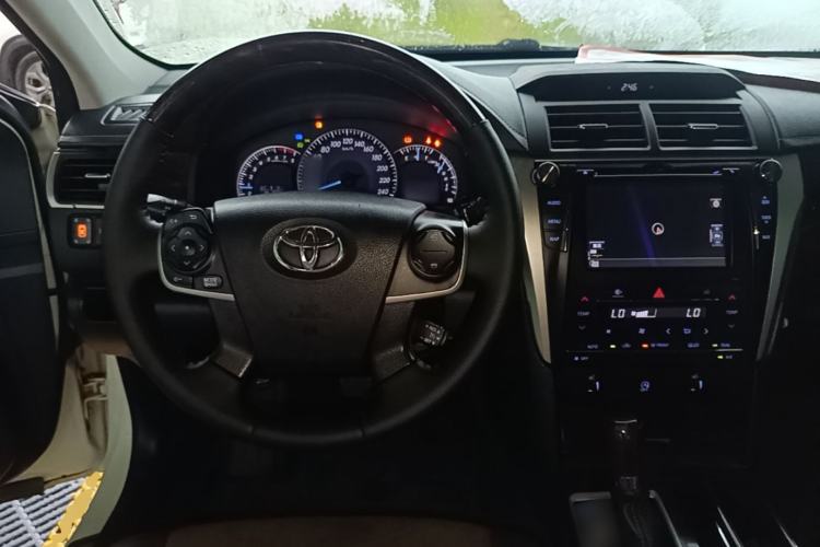 Used Toyota Camry 2016 2.5G 10th Anniversary Deluxe Navigation Edition Center Console