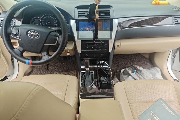 Used Toyota Camry 2016 2.0G 10th Anniversary Leading Edition Center Console