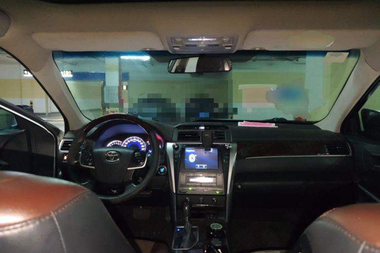 Used Toyota Camry 2016 2.5G 10th Anniversary Deluxe Navigation Edition Center Console