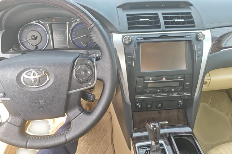 Used Toyota Camry 2016 Dual-Engine 2.5 HG 10th Anniversary Deluxe Navigation Edition Center Console