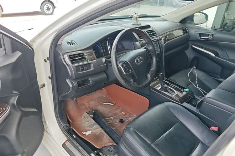 Used Toyota Camry 2016 Dual-Engine 2.5 HG 10th Anniversary Deluxe Navigation Edition Driver Seat