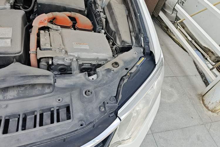 Used Toyota Camry 2016 Dual-Engine 2.5 HG 10th Anniversary Deluxe Navigation Edition Engine Bay Left