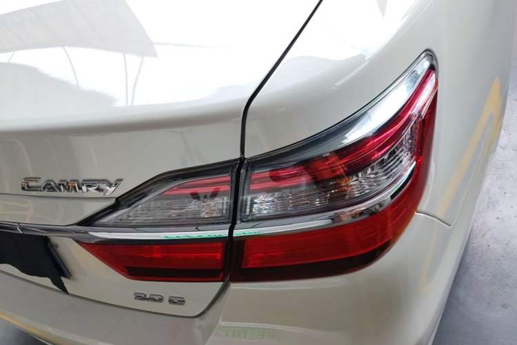 Used Toyota Camry 2016 2.0G 10th Anniversary Leading Edition Exterior 3