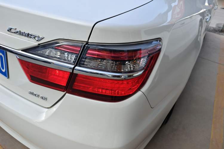 Used Toyota Camry 2016 2.0G 10th Anniversary Leading Edition Exterior 3