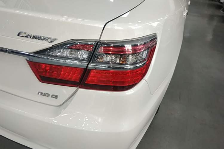 Used Toyota Camry 2016 2.0G 10th Anniversary Leading Edition Exterior 3