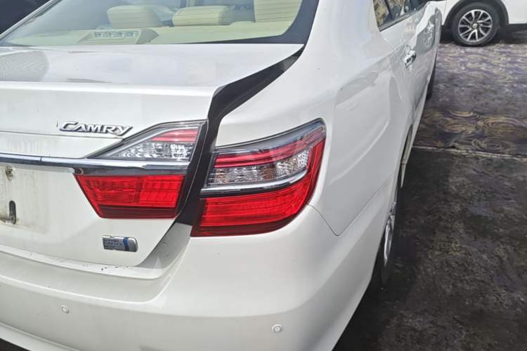 Used Toyota Camry 2016 Dual-Engine 2.5 HG 10th Anniversary Deluxe Navigation Edition Exterior 3