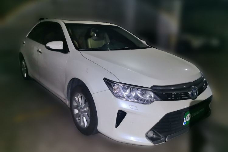 Used Toyota Camry 2016 Dual-Engine 2.5 HG 10th Anniversary Deluxe Navigation Edition Front Right 45 Deg