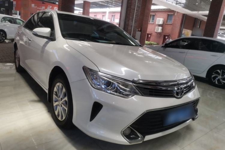 Used Toyota Camry 2016 2.0G 10th Anniversary Leading Edition Front Right 45 Deg