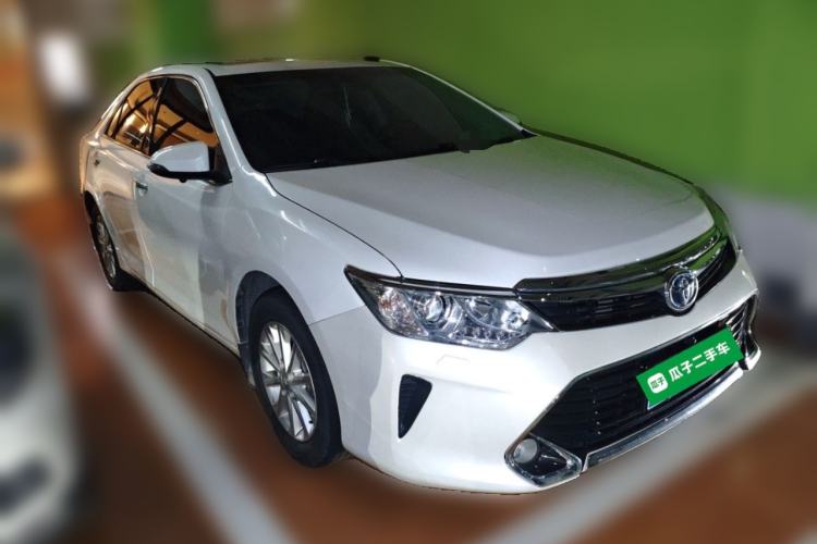 Used Toyota Camry 2016 Dual-Engine 2.5 HG 10th Anniversary Deluxe Navigation Edition Front Right 45 Deg