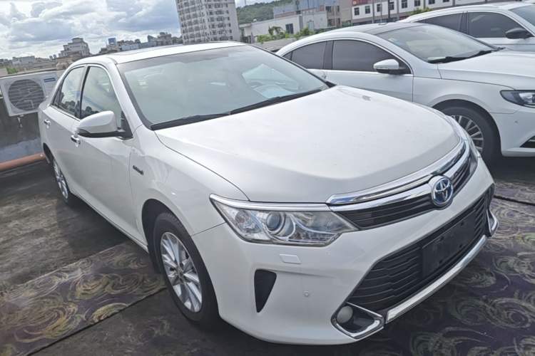 Used Toyota Camry 2016 Dual-Engine 2.5 HG 10th Anniversary Deluxe Navigation Edition Front Right 45 Deg