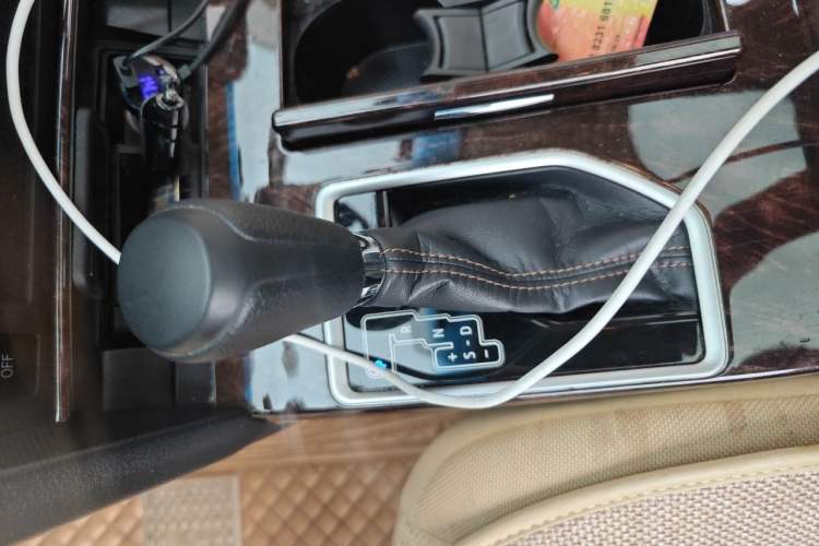 Used Toyota Camry 2016 2.0E 10th Anniversary Elite Edition Gear Lever