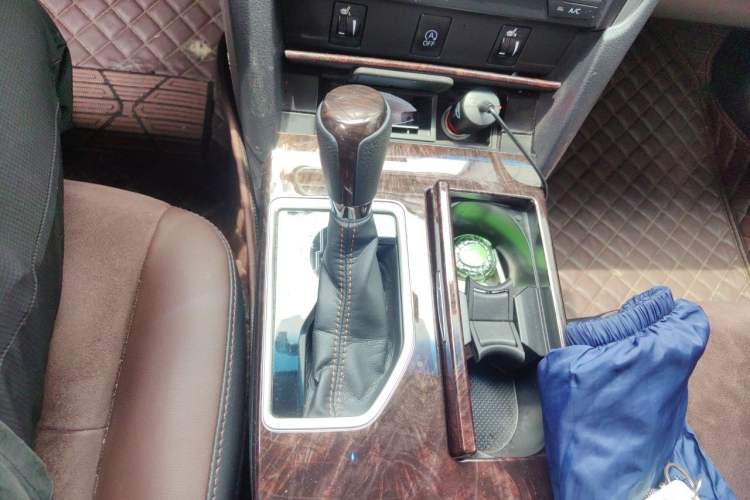 Used Toyota Camry 2016 2.5G 10th Anniversary Deluxe Navigation Edition Gear Lever