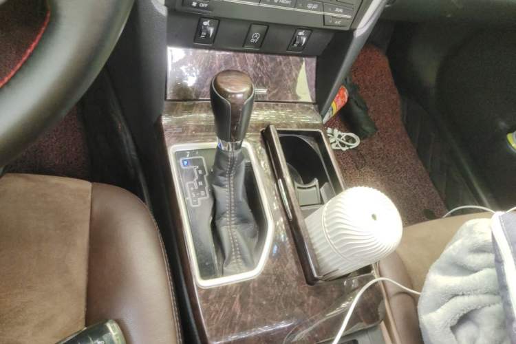 Used Toyota Camry 2016 2.5G 10th Anniversary Deluxe Navigation Edition Gear Lever