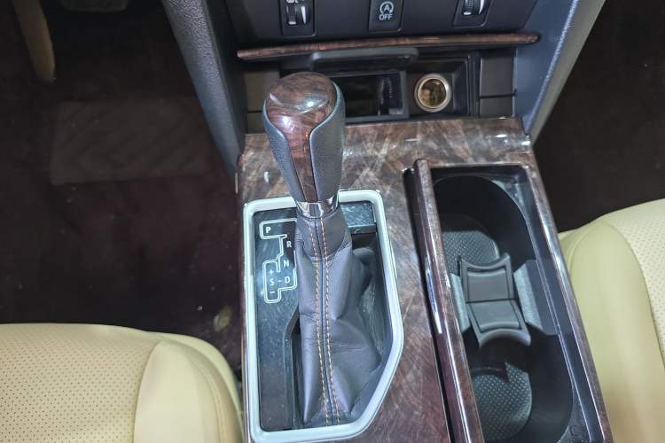Used Toyota Camry 2016 2.0G 10th Anniversary Leading Edition Gear Lever