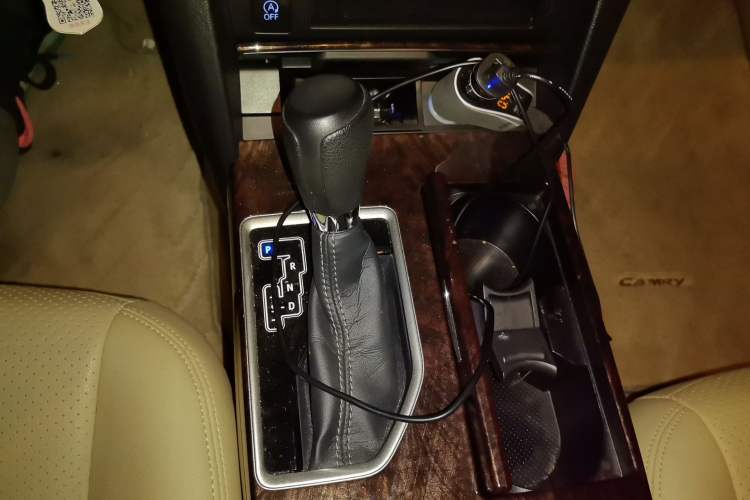 Used Toyota Camry 2016 2.0E 10th Anniversary Elite Edition Gear Lever