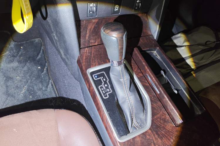 Used Toyota Camry 2016 2.0G 10th Anniversary Luxury Edition Gear Lever