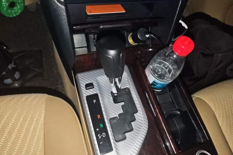 Used Toyota Camry 2016 2.0E 10th Anniversary Elite Edition Gear Lever