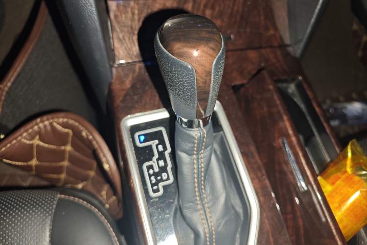 Used Toyota Camry 2016 2.0G 10th Anniversary Leading Edition Gear Lever