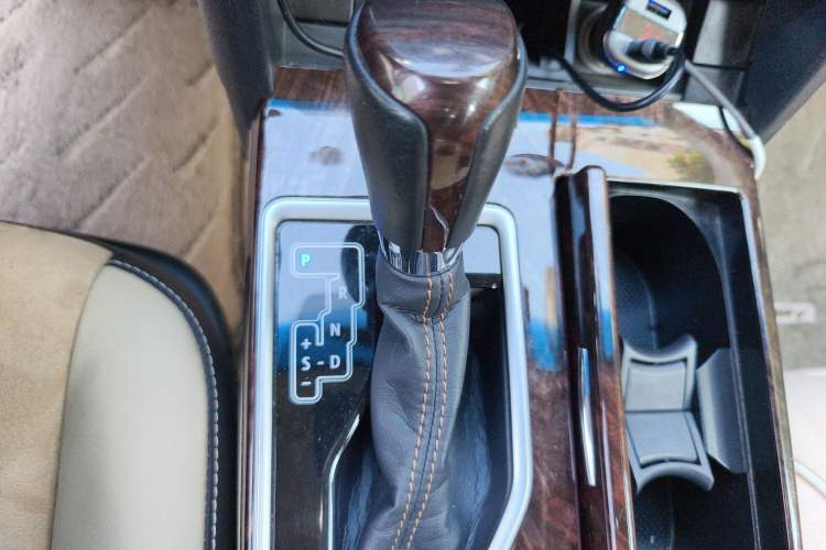 Used Toyota Camry 2016 2.0G 10th Anniversary Luxury Edition Gear Lever