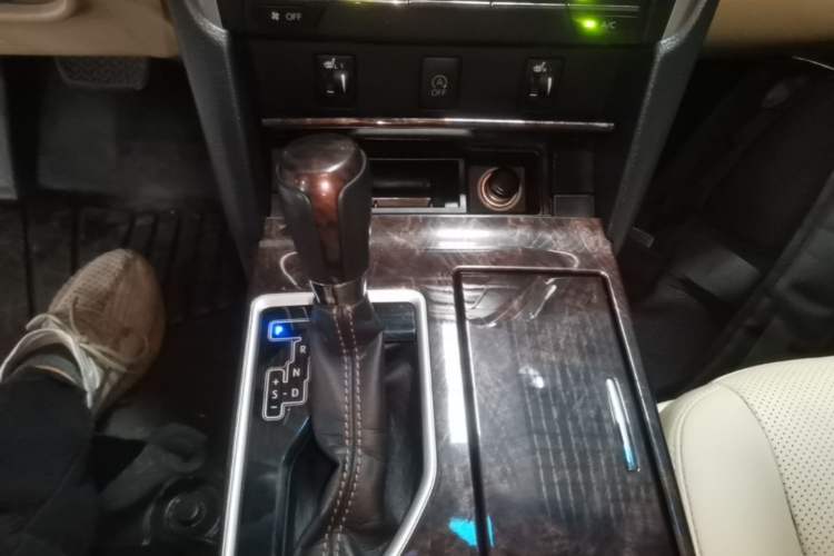 Used Toyota Camry 2016 2.0G 10th Anniversary Leading Edition Gear Lever