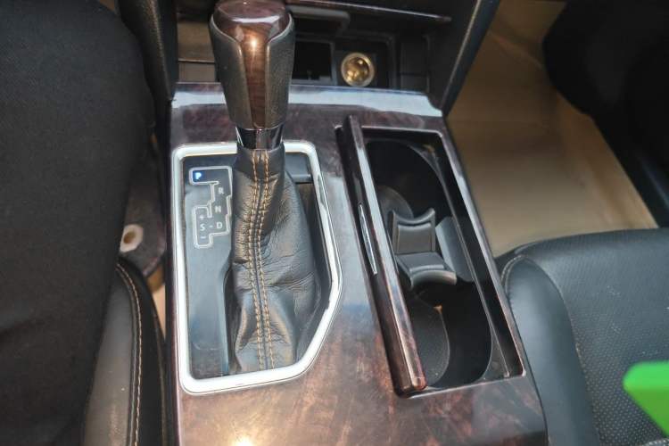 Used Toyota Camry 2016 2.0E 10th Anniversary Elite Edition Gear Lever