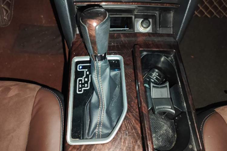 Used Toyota Camry 2016 2.0G 10th Anniversary Luxury Edition Gear Lever