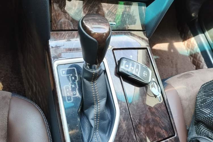 Used Toyota Camry 2016 2.5G 10th Anniversary Deluxe Navigation Edition Gear Lever