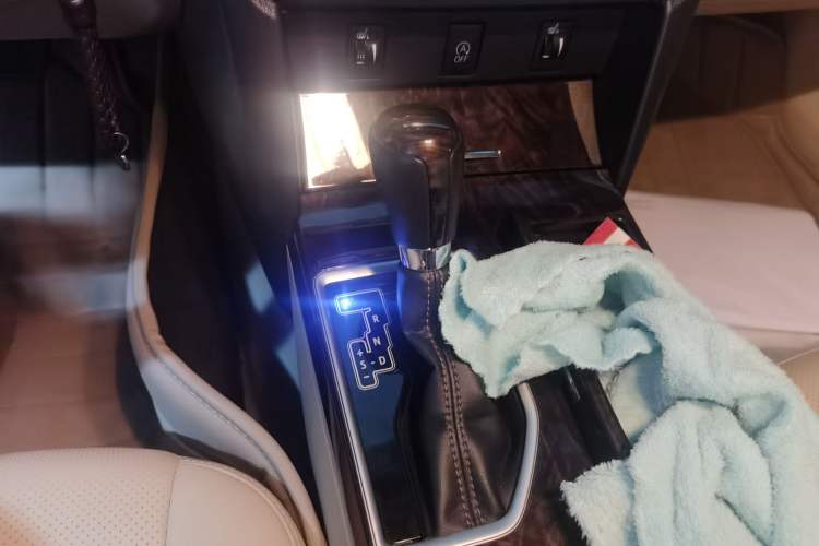 Used Toyota Camry 2016 2.0G 10th Anniversary Leading Edition Gear Lever