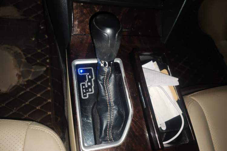 Used Toyota Camry 2016 2.0E 10th Anniversary Elite Edition Gear Lever