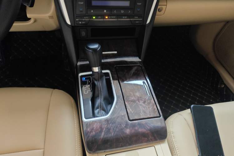 Used Toyota Camry 2016 2.0E 10th Anniversary Elite Edition Gear Lever
