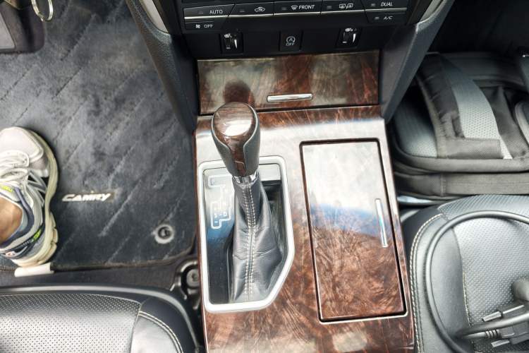 Used Toyota Camry 2016 2.0G 10th Anniversary Leading Edition Gear Lever