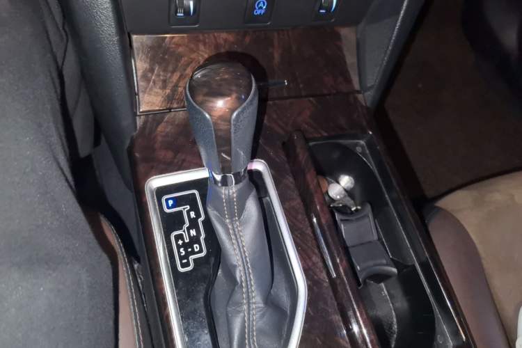 Used Toyota Camry 2016 2.0G 10th Anniversary Luxury Edition Gear Lever