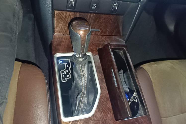 Used Toyota Camry 2016 2.5G 10th Anniversary Deluxe Navigation Edition Gear Lever