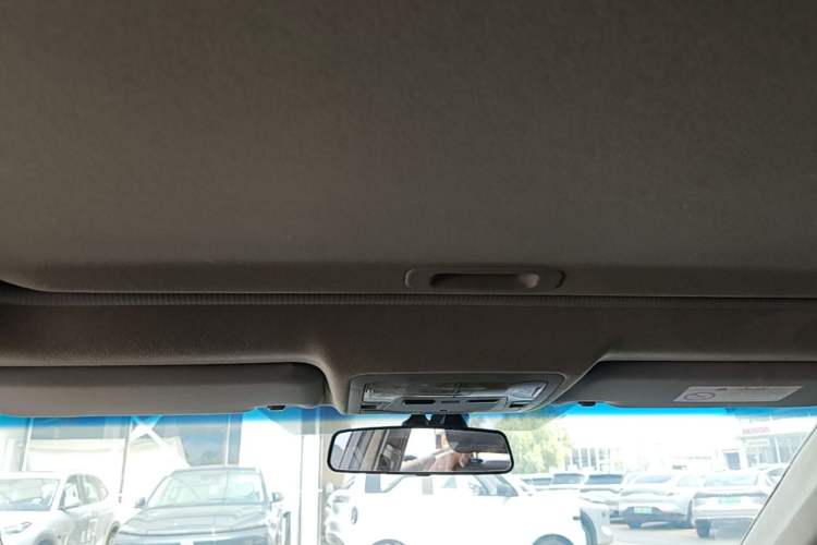 Used Toyota Camry 2016 Dual-Engine 2.5 HG 10th Anniversary Deluxe Navigation Edition Headliner