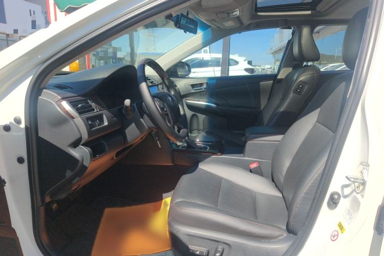 Used Toyota Camry 2016 2.0G 10th Anniversary Leading Edition Interior 1