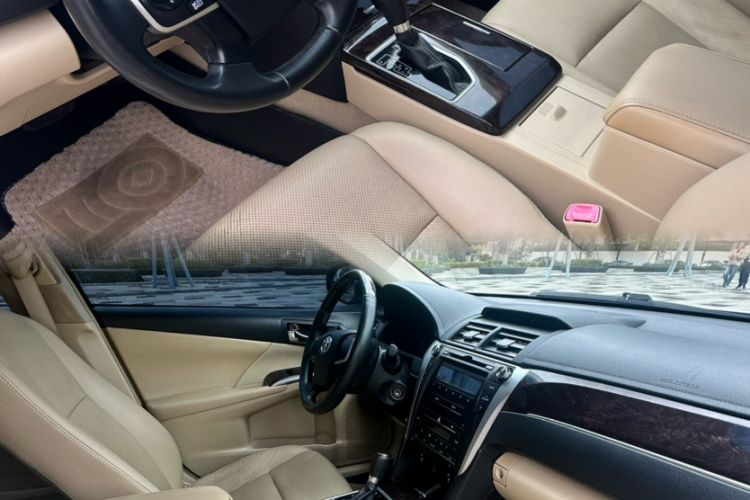 Used Toyota Camry 2016 2.0G 10th Anniversary Leading Edition Interior 1