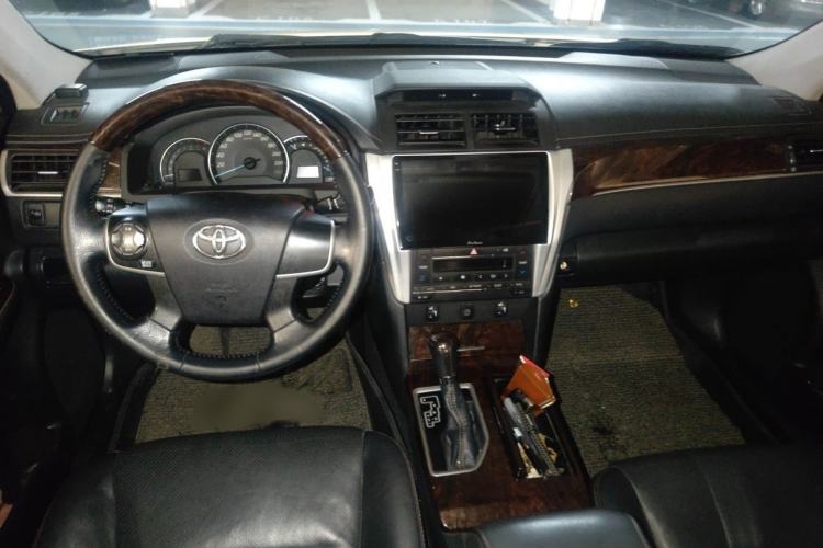 Used Toyota Camry 2016 2.0G 10th Anniversary Leading Edition Interior 2