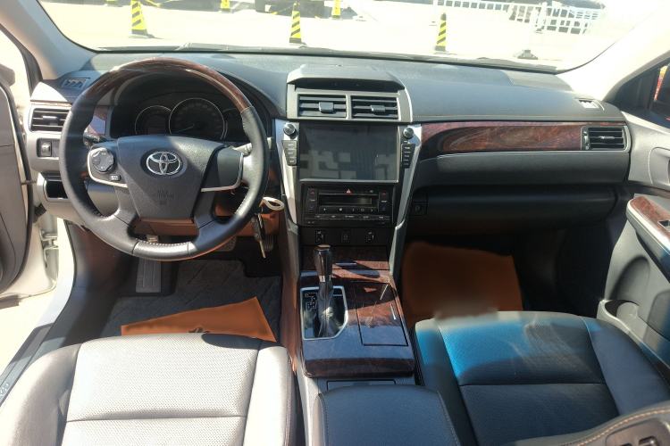 Used Toyota Camry 2016 2.0G 10th Anniversary Leading Edition Interior 2